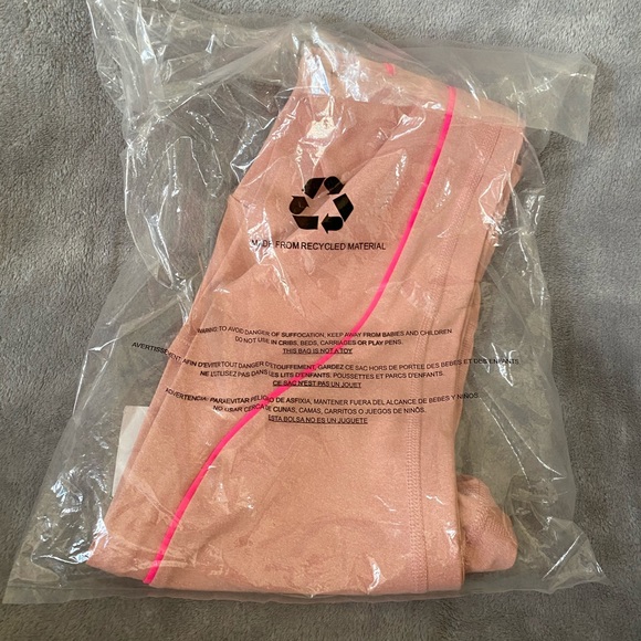 NWT Good American 7/8 The Electric Feel Leggings - Picture 4 of 4